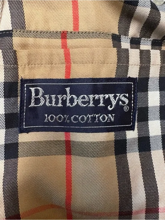 Burberry trench coat. - Picture 14 of 15